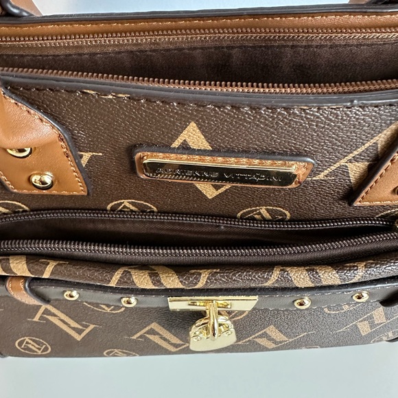 Adrienne Vittadini Signature Satchel Purse Top Zipper Closure - Picture 3 of 8